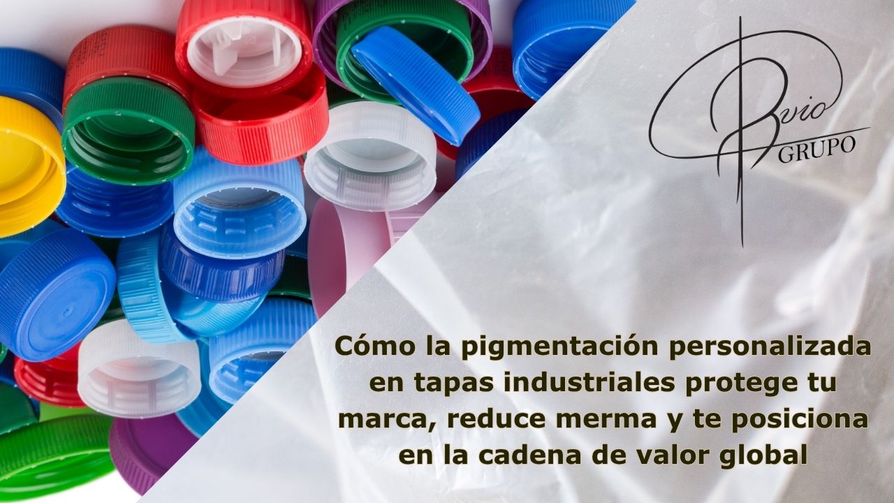Cómo la pigmentación personalizada en tapas industriales protege tu marca, reduce merma y te posiciona en la cadena de valor global